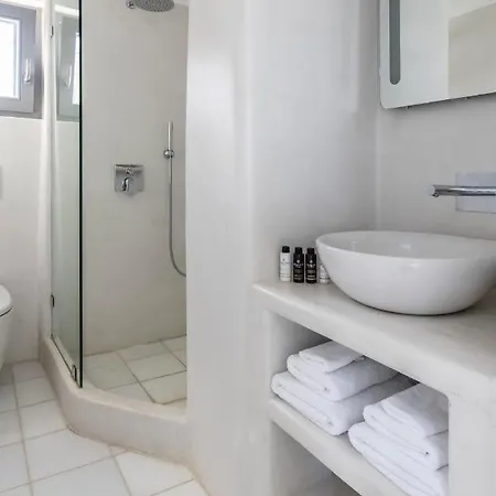 Aqua Breeze On The Pláka